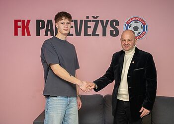 Futbolo klubas „Panevėžys“ su dar vienu jaunu futbolininku sudarė pirmąjį profesionalų kontraktą