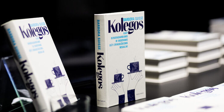 Knyga „Kolegos. Kaip bendradarbiams ir vadovams būti draugiškiems negaliai“ („Baltos lankos“, 2026)/Kupiškio raj.sav.nuotr.