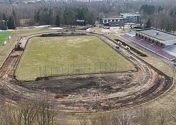 Ukmergės miesto stadione atnaujinami bėgimo takai