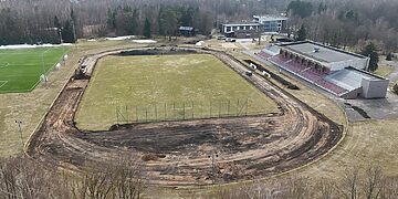 Ukmergės miesto stadione atnaujinami bėgimo takai