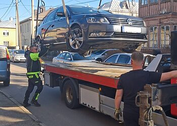 Kaune transporto priemonės, trukdžiusios eismui, priverstinai išvežtos į saugojimo aikštelę