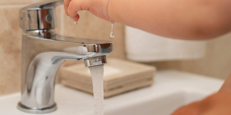 Vanduo iš čiaupo/Freepik