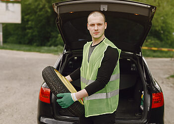 Kas laukia kiemuose apleistų automobilių