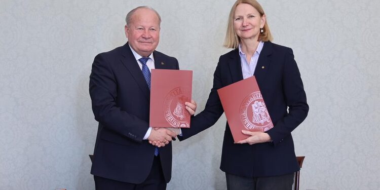 Kauno raj. sav. meras Valerijus Makūnas ir VDU rektorė prof. dr. Ineta Dabašinskienė /Kauno raj.sav.nuotr.