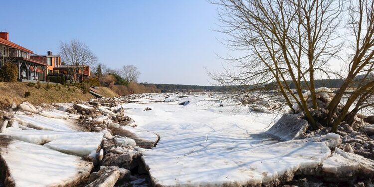 Ledų sangrūdos Neries upėje, Radikiuose/Kauno raj.sav.nuotr.