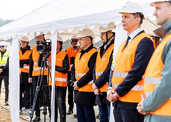 Jonavoje prasidėjo grūdinto stiklo gamyklos statyba