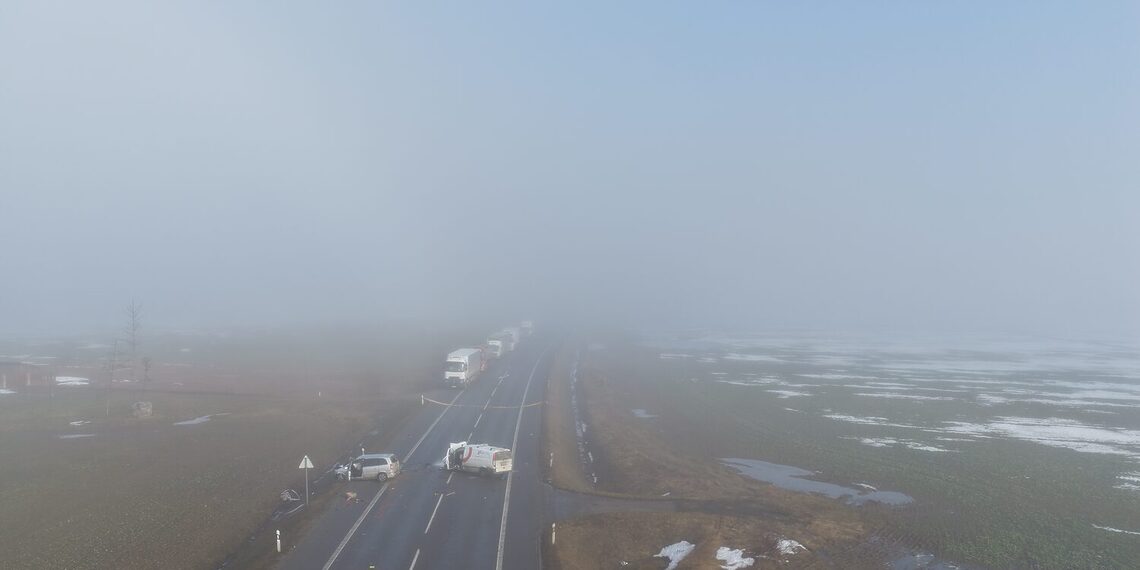 Kelyje Pasvalys-Panevėžys susidūrė du lengvieji automobiliai ir du sunkvežimiai | Panevėžio apskr. VPK nuotrauka