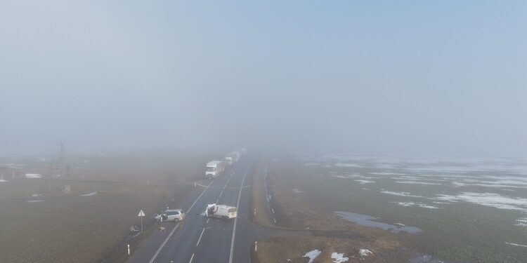 Kelyje Pasvalys-Panevėžys susidūrė du lengvieji automobiliai ir du sunkvežimiai | Panevėžio apskr. VPK nuotrauka