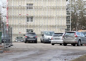 Uždaroma Jonavos kultūros centro automobilių stovėjimo aikštelė