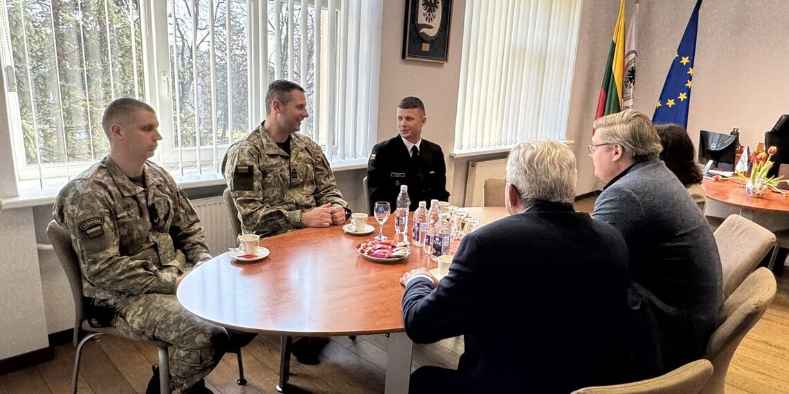 Patrulinio laivo „Aukštaitis“atstovai/Biržų raj.sav.nuotr.