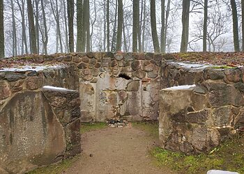 Atveriamas Stelmužės baronų Folkerzambų mauzoliejus Zarasų rajone