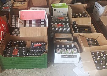 Pakartotinės kratos Dusetose: rasta kontrabandinių cigarečių ir alkoholio