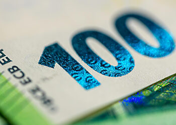 Dėl kelyje policininkui pasiūlyto kyšio – teistumas ir solidi bauda verslininkui