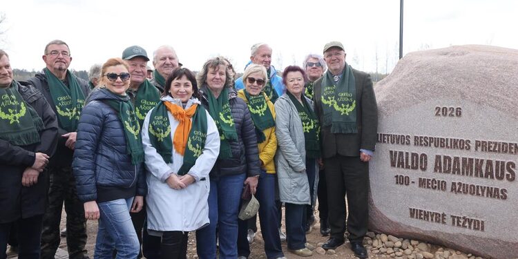 Miškasodis skirtas artėjančiam Prezidento Valdo Adamkaus 100-mečiui paminėti/Kauno raj.sav.nuotr.