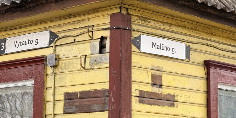 Vytauto ir Malūno g.kampinis namas/Zarasų raj.sav.nuotr.