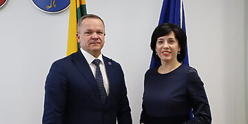 Kultūros ministrė Vaida Aleknavičienė (dešinėje) ir Visagino savivaldybės meras Erlandas Galaguz