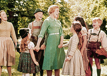 Mamos diena „Romuvoje“ su kinu, muzika ir gėlėmis