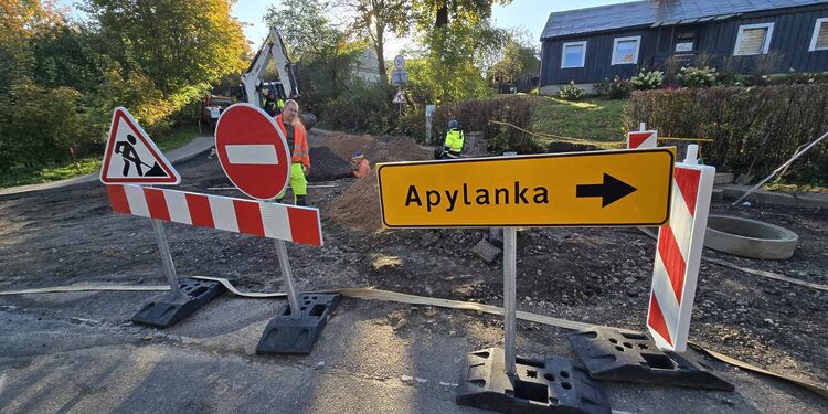 Gatvių asfaltavimo darbai/Anykščių raj.sav.nuotr.