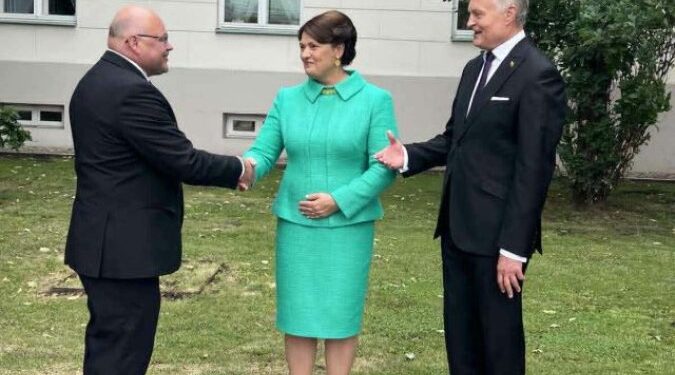 Lietuvos Pirmoji pora sveikina Pakruojo rajono savivaldybės merą Saulių Margį/Asmeninių archyvų nuotr.