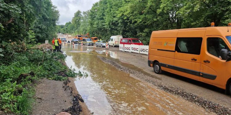 Vandentiekio avarija Anykščių Gegužės g./Anykščių raj.sav.nuotr.