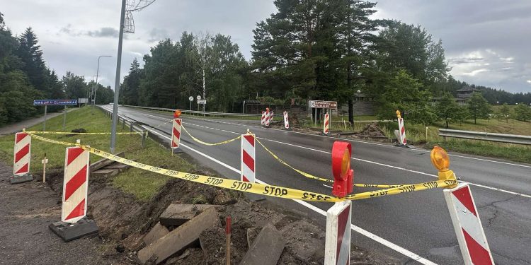 Radiškis–Anykščiai–Rokiškis kelio ruožo paprastojo remonto darbai/Anykščių raj.sav.nuotr.