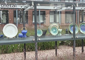 Molėtuose pristatoma nauja paroda – „Kristalinių glazūrų alchemija“
