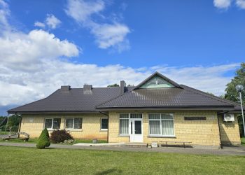 Rokiškio rajone atnaujintas Aukštakalnių kaimo bendruomenės namų stogas
