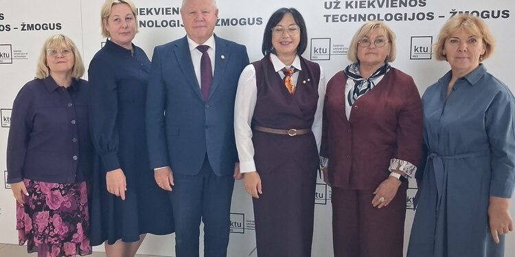 Anykščių rajono savivaldybės delegacija/Anykščių raj.sav.nuotr.