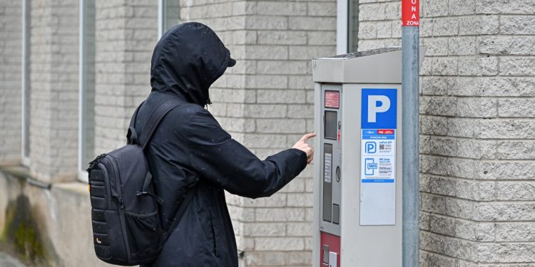Automobilių stovėjimo aikštelės mokėjimo aparatas/G. Kartano nuotr.