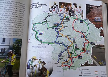 Panevėžio ryšys su Šv. Jokūbo keliu pristatomas dvikalbėje knygoje „CAMINO. Šv. Jokūbo kelias Lietuvoje ir jo piligrimai“
